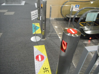 施設内エレベーター・階段・エスカレータサイン